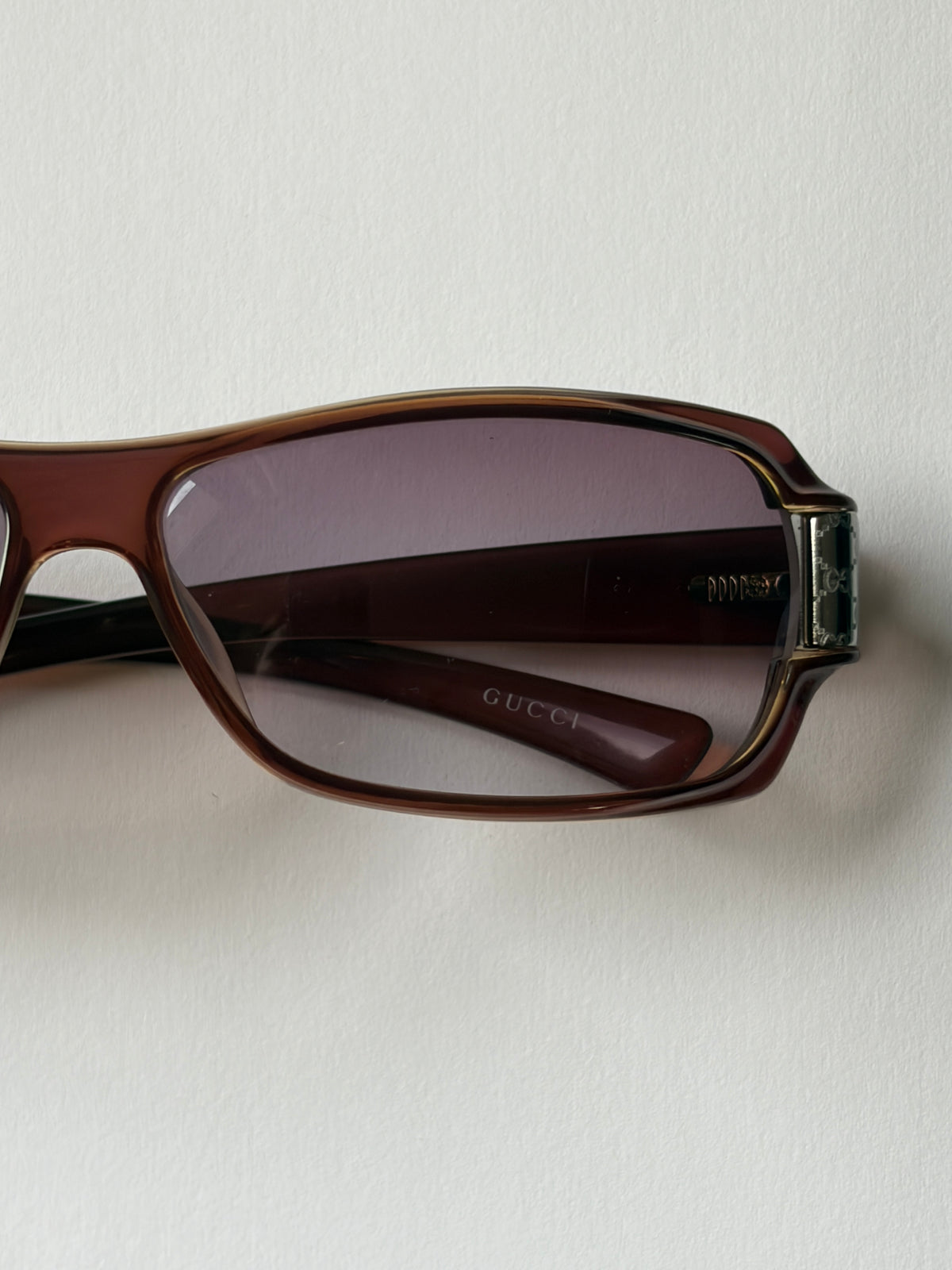 no 3302 / GUCCI