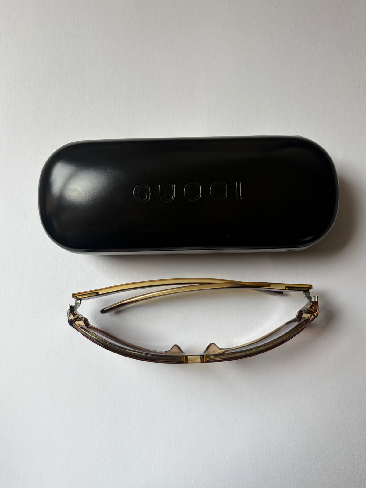 no 3302 / GUCCI
