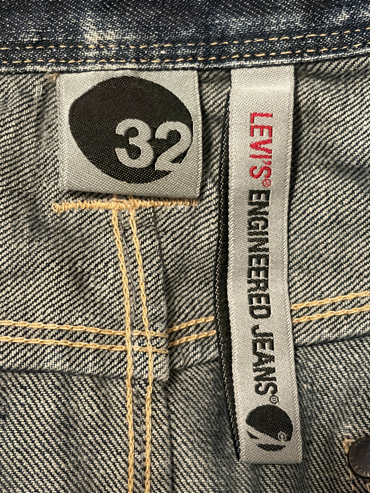 no 3309 / LEVIS ENGINEERED
